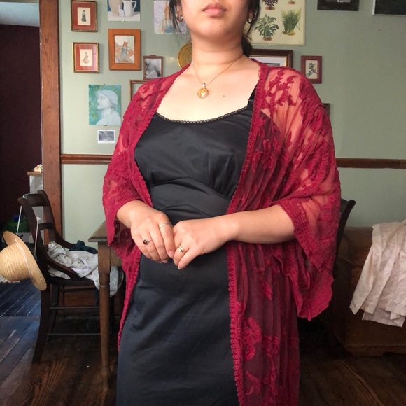 🌼Blue Rain Lacey Maroon robe - Picture 9 of 11